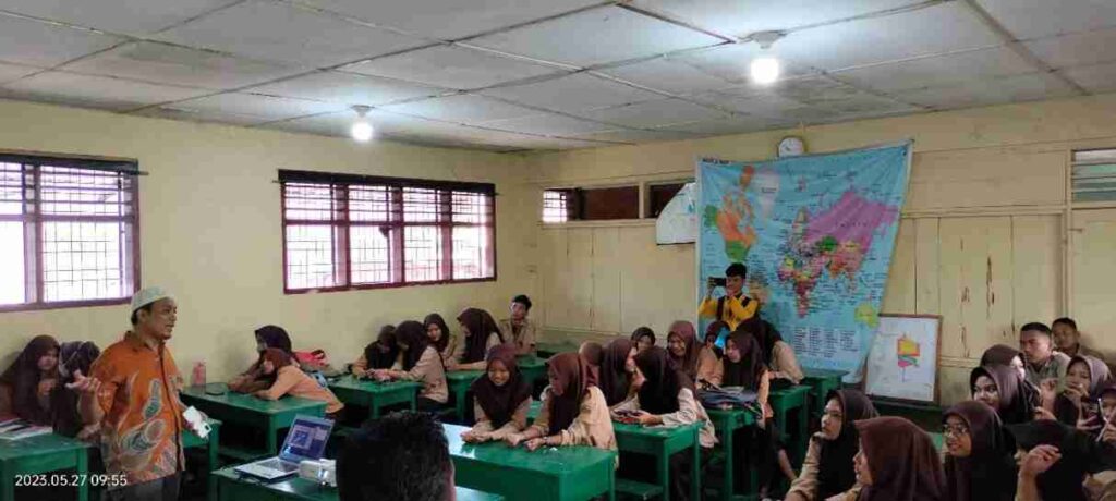 Pelatihan cloud computing menggunakan elastic compute (ec2) sebagai webserver bagi siswa sma swasta taman siswa binjai